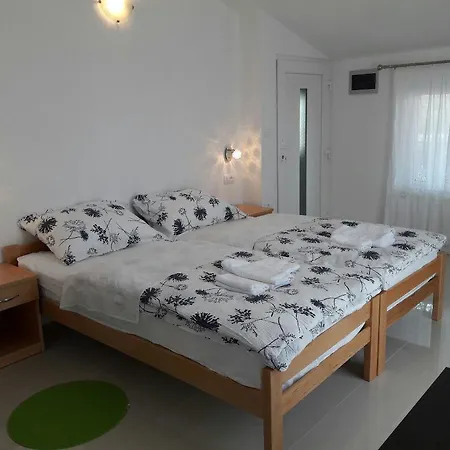 Elia Apartman *