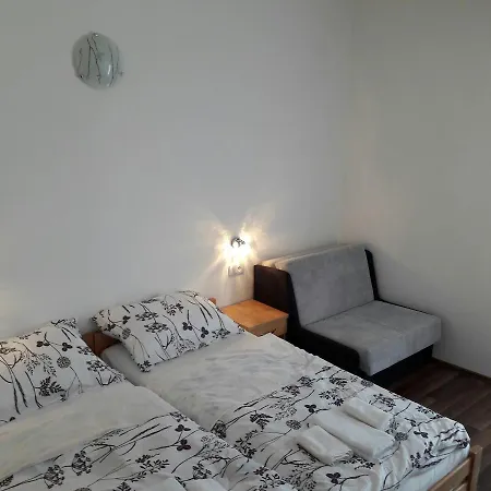 Elia Apartman *